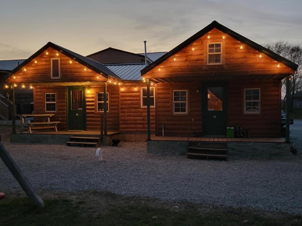 Country Cabins Hotel Chariton Exterior foto